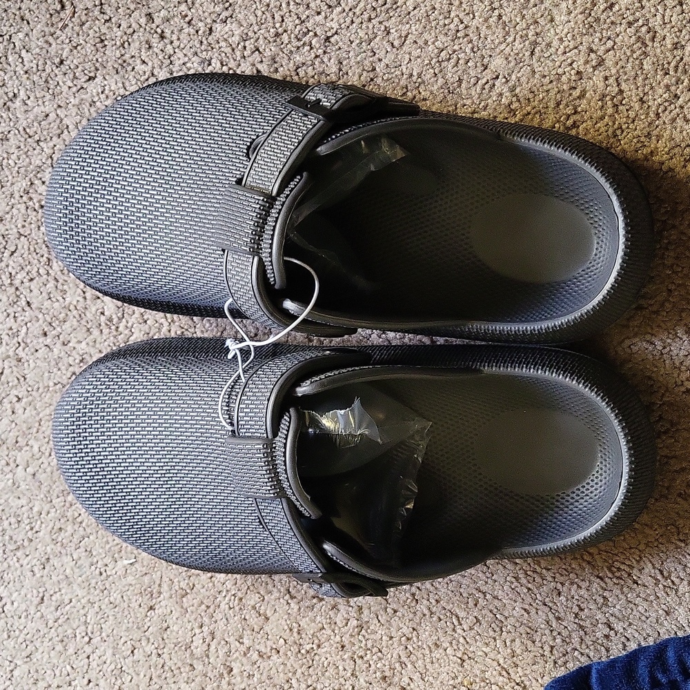 BNWT Poly Slip On Size 40 US